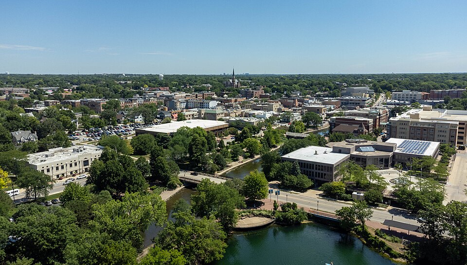 Naperville skyline, a nearby construction market FinTruction serves