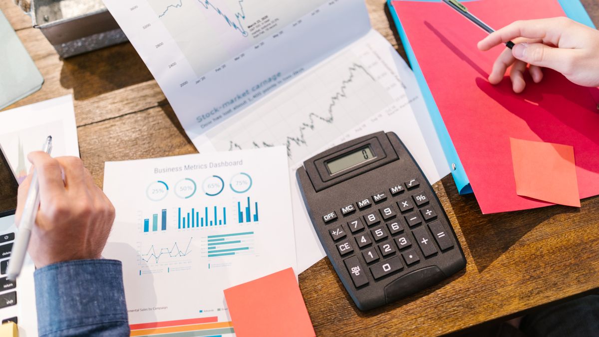 How to Build a 13-Week Cash Flow Forecast for Contractors