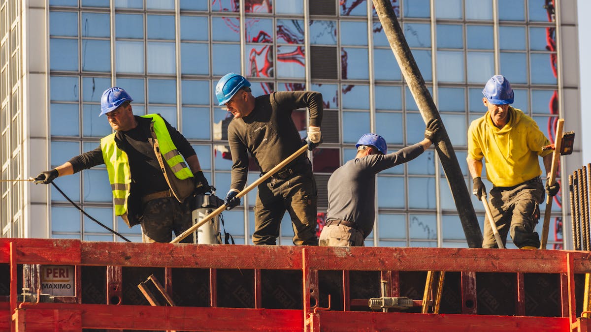 Subcontractor vs Employee: Tax and Legal Differences Contractors Must Know
